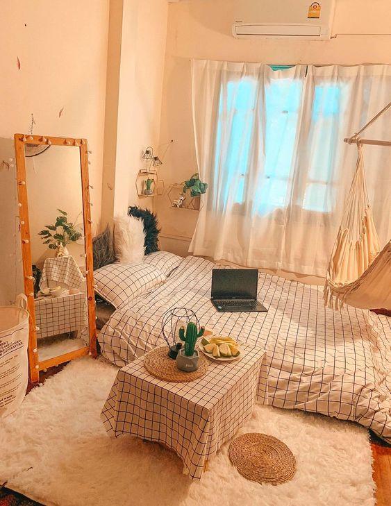 Chỉ cần thêm một chiếc thảm lông, căn phòng bạn sẽ trở nên xinh đẹp hơn (Nguồn: Internet).