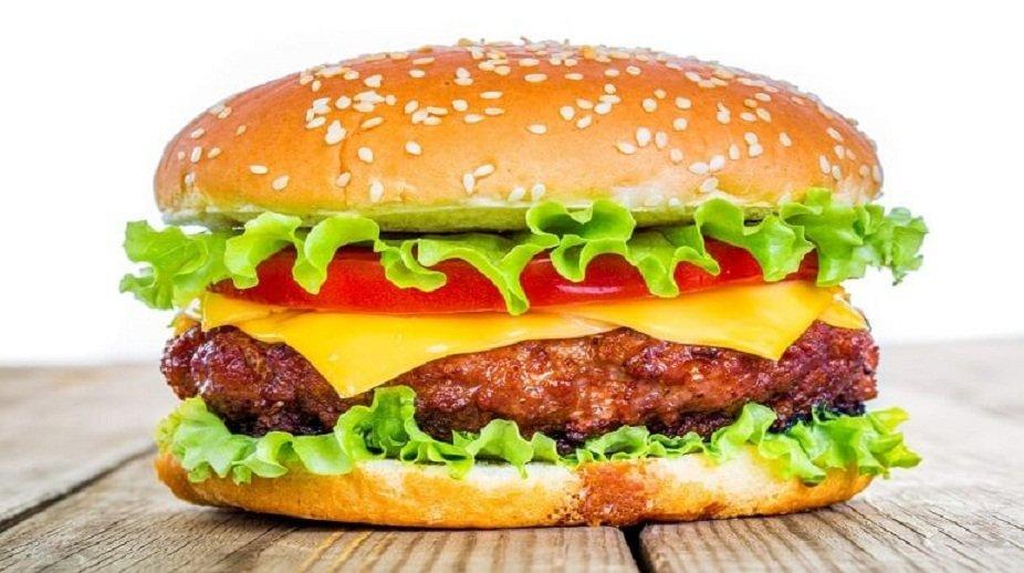 Tự làm hamburger để bổ sung thêm các nguyên liệu tốt cho sức khỏe (Ảnh: Internet).