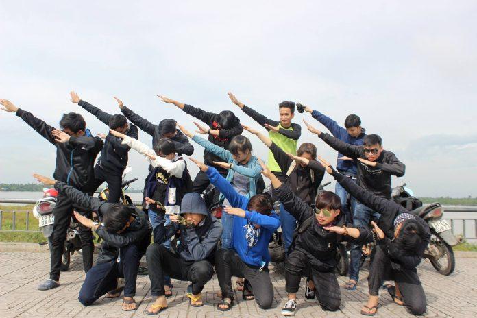 Dáng dab quen thuộc của giới trẻ (Ảnh: Internet)