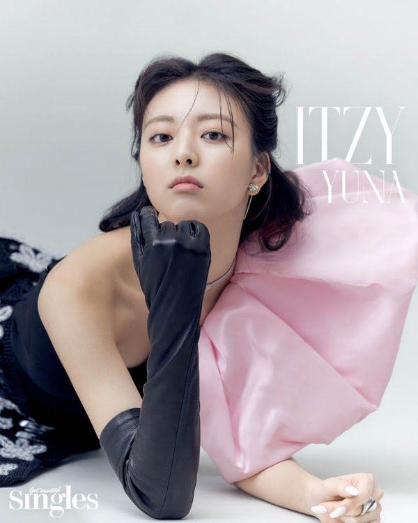 Nữ idol sinh năm 2003 - Yuna luôn khiến netizen bị mê hoặc bởi visual xuất sắc (Ảnh: Internet)