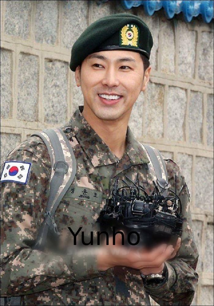 Yunho cực ngầu trong trang phục người lính (Nguồn: Internet).