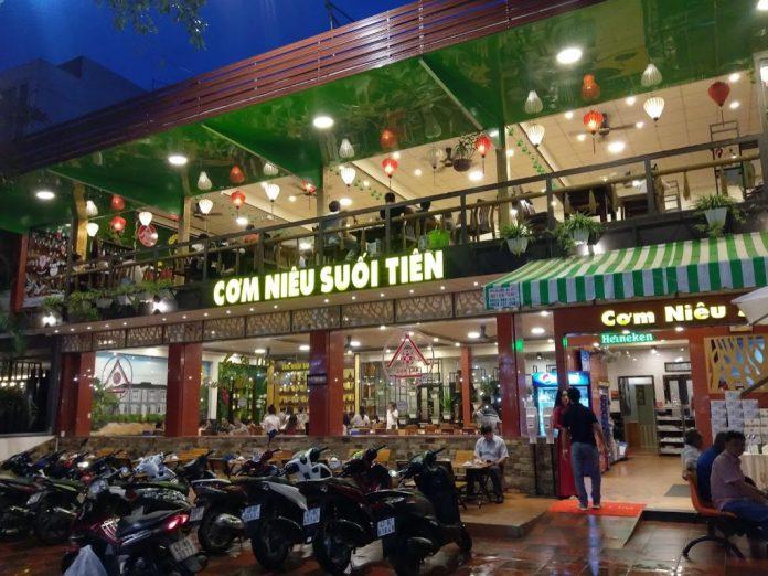 Không gian bên ngoài của quán. (Ảnh: Internet)