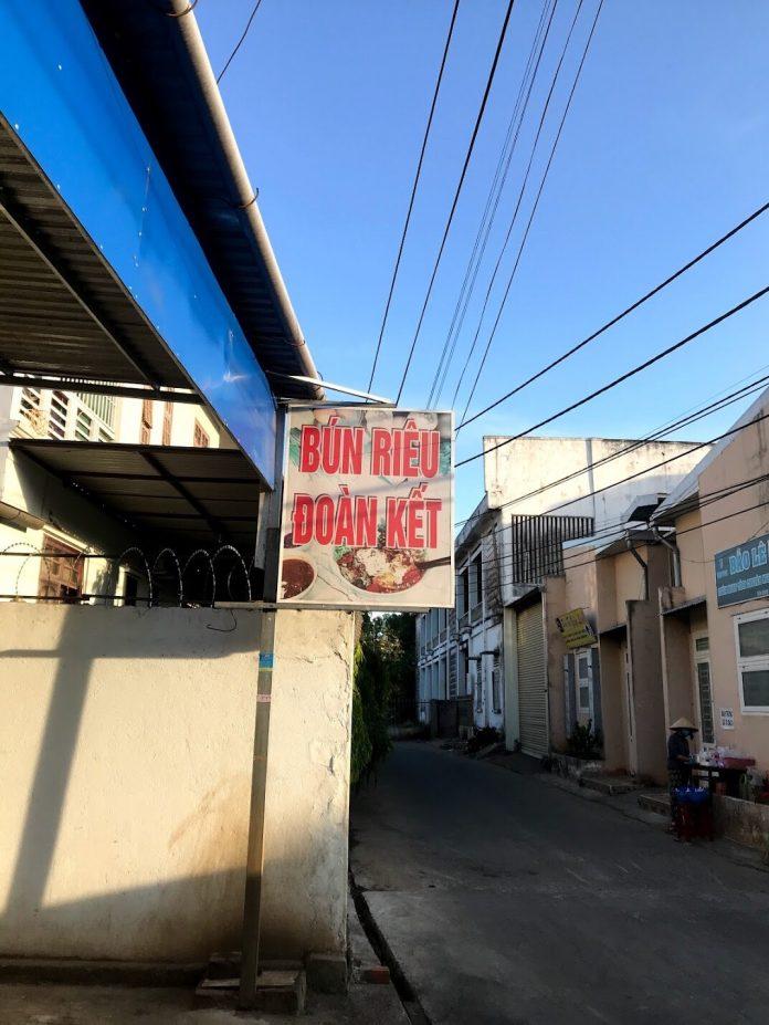 Không gian bên ngoài quán. (Ảnh: Internet)