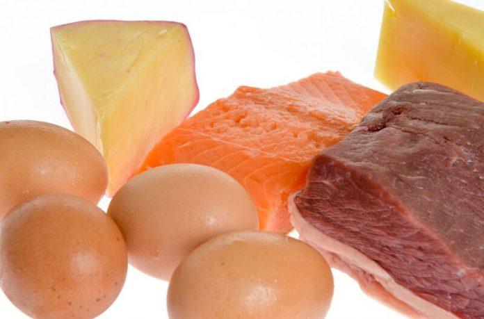Trứng là nguồn cung cấp vitamin B12 dồi dào cùng với thịt, cá (Ảnh: Internet).