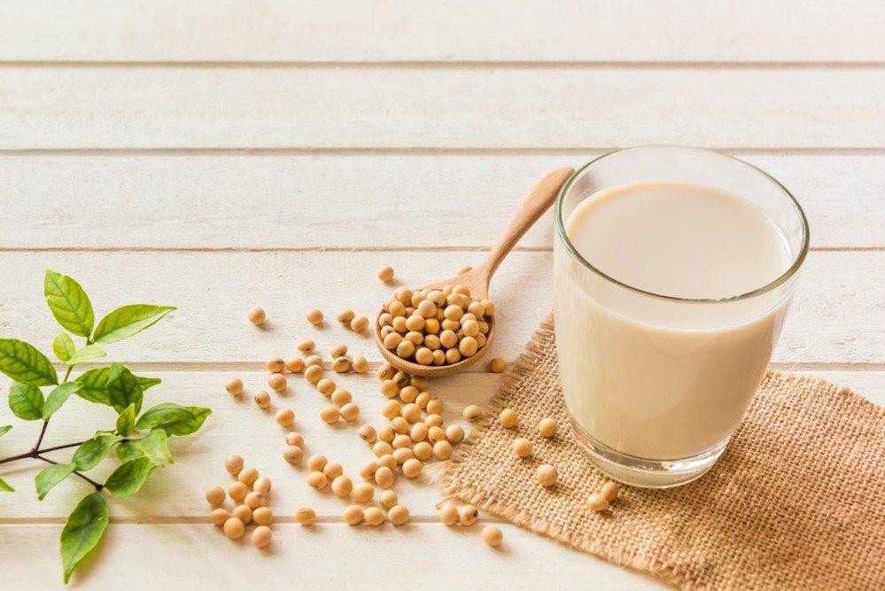 Nguyên liệu và dụng cụ cần dùng để làm sữa đậu nành (Ảnh Internet)