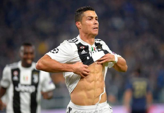 Ronaldo sở hữu cơ bụng đáng mơ ước đối với mọi gymer (Ảnh: Internet).