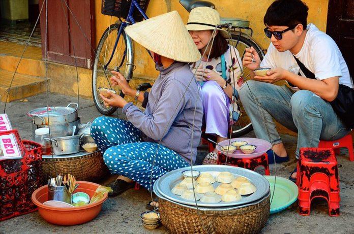 Gánh hàng rong - nét văn hóa của phố cổ Hội An (Ảnh: Internet).