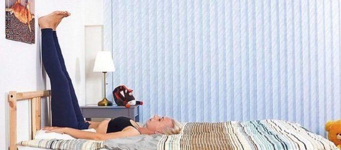Thư giãn cho đôi chân của bạn mỗi ngày với động tác cực kỳ đơn giản, tập ngay trên giường ngủ (Ảnh: Internet).