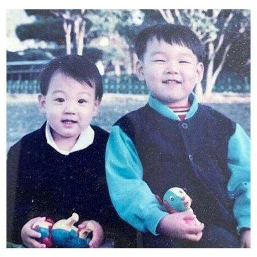 Hình ảnh Jungkook và anh trai khi còn nhỏ (Ảnh: Internet)