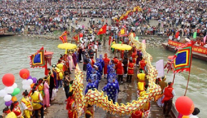 Lễ hội Chử Đồng Tử - Tiên Dung ở Hưng Yên (Ảnh: Internet).