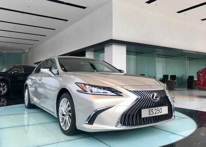 Lexus ES250 (Nguồn: Internet).