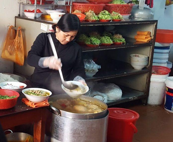 Quầy bán hàng của quán. (Ảnh: Intetnet)