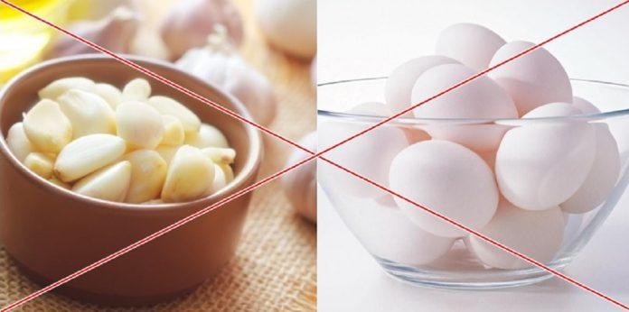 Không nên chế biến các món trứng với tỏi (Ảnh: Internet).