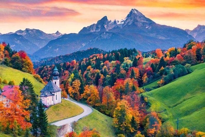 Cánh rừng Alpine đầy màu sắc vào mùa thu ở Bavaria (Đức) (Ảnh: Internet).