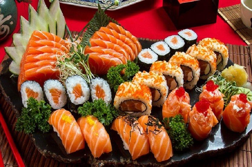 Tổng hợp nhiều loại hải sản trong món sushi của Nhật Bản (Ảnh: Internet).