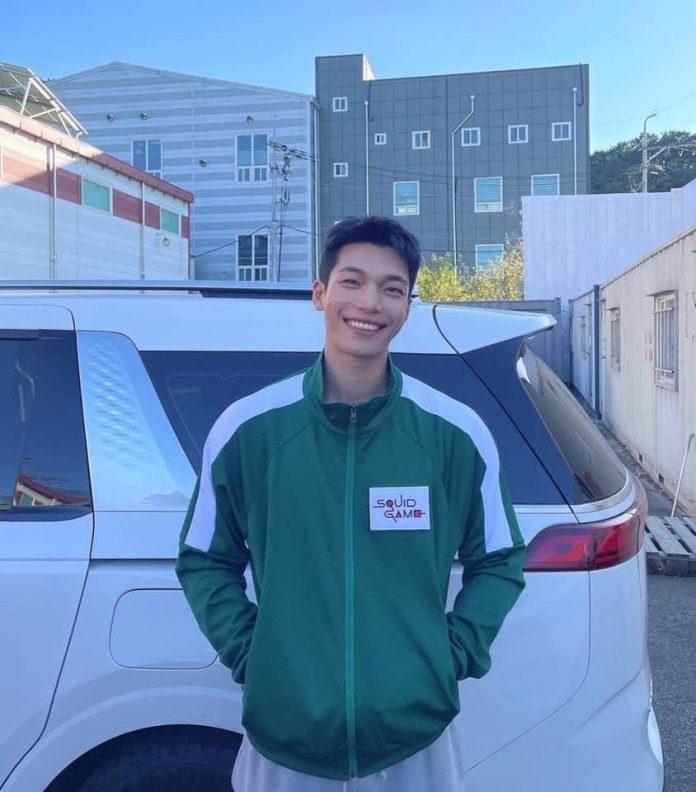 Vẻ ngoài điển trai và nụ cười tỏa nắng đã khiến anh nổi tiếng trên mạng xã hội (Nguồn: Internet)