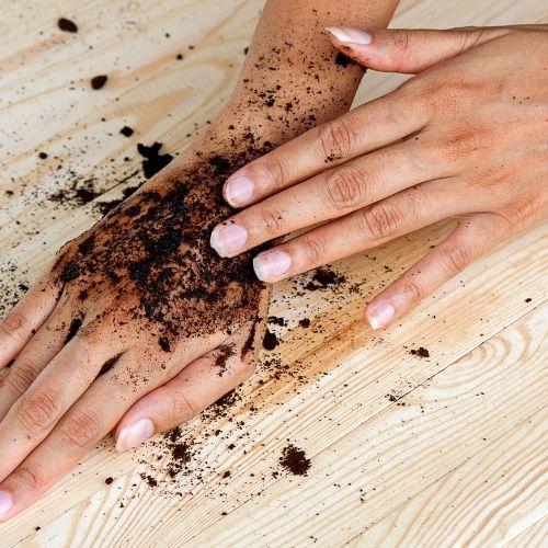 Tẩy tế bào chết bằng bã cà phê