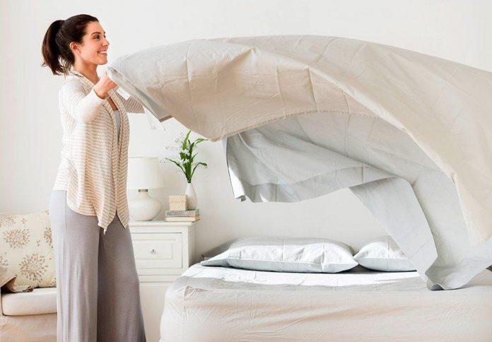 Bộ chăn ga giường đóng vai trò bảo vệ chiếc đệm của bạn khỏi vi khuẩn và bụi bẩn. (nguồn: Internet)