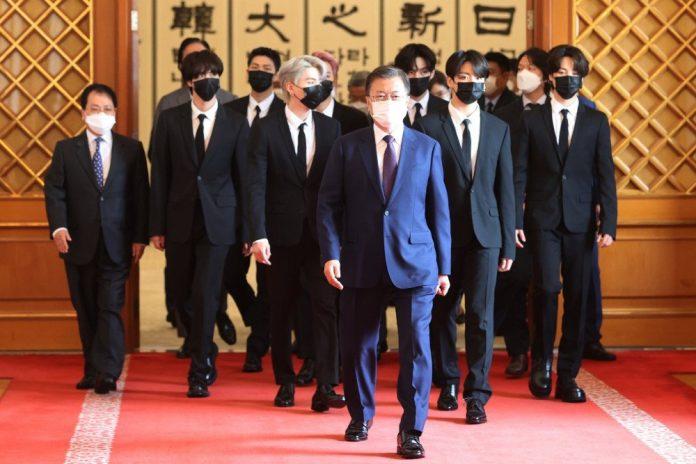 Tổng thống Hàn Quốc và Đệ nhất Phu nhân không tiếc những lời khen dành cho BTS về những giá trị văn hóa mà nhóm nhạc đã cống hiến cho quốc gia (Ảnh: Internet).