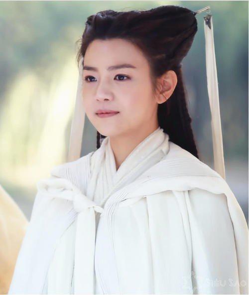 Trần Nghiên Hy từng trông khá tròn với 2 má phúng phính trong vai " Tiểu Long Nữ" ( Ảnh: Internet )