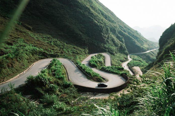 Những cung đường đèo là địa điểm lý tưởng cho dân phượt đam mê khám phá (Ảnh: Internet).
