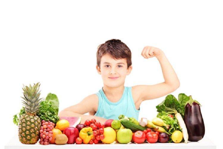 Hãy tập cho trẻ ăn nhiều rau củ quả từ khi còn nhỏ (Ảnh: Internet).
