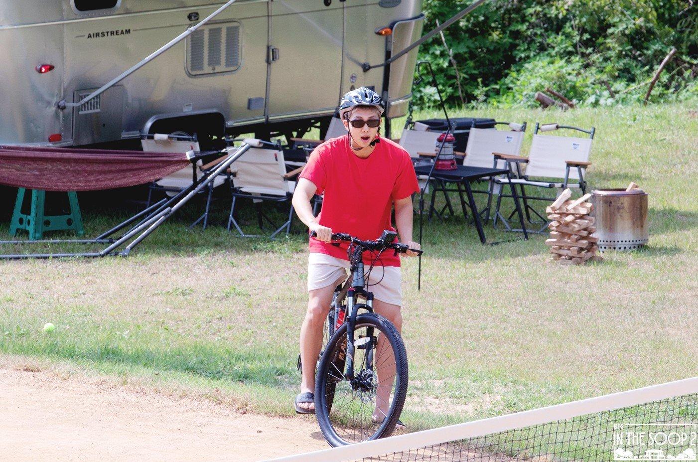 RM đạp xe đạp (Nguồn: Internet).