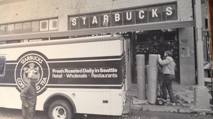 Cửa tiệm Starbucks trong quá khứ (Nguồn: Internet)
