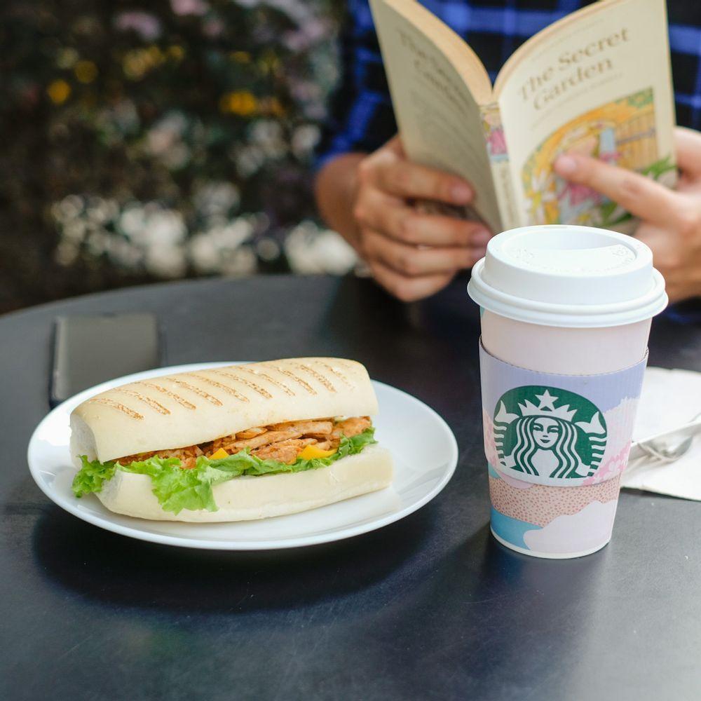 Cà phê Starbucks luôn là lựa chọn số một của giới trẻ, tại vì sao ...