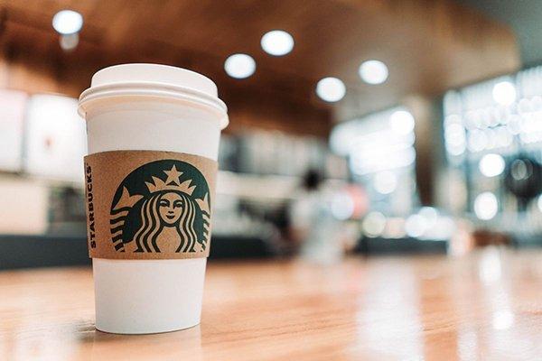 Cà phê Starbucks luôn là lựa chọn số một của giới trẻ, tại vì sao ...