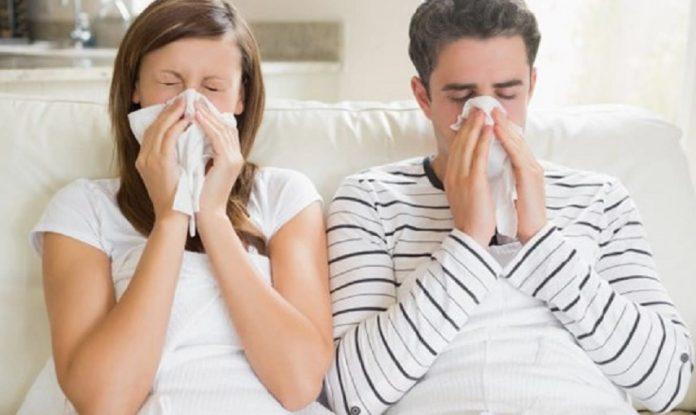 Cảm cúm khiến bạn hắt hơi liên tục, rất khó chịu (Ảnh: Internet).