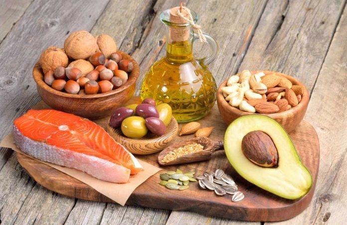 Chất béo tốt có nhiều trong các loại hạt, đậu và một số thực phẩm lành mạnh khác (Nguồn: Internet)