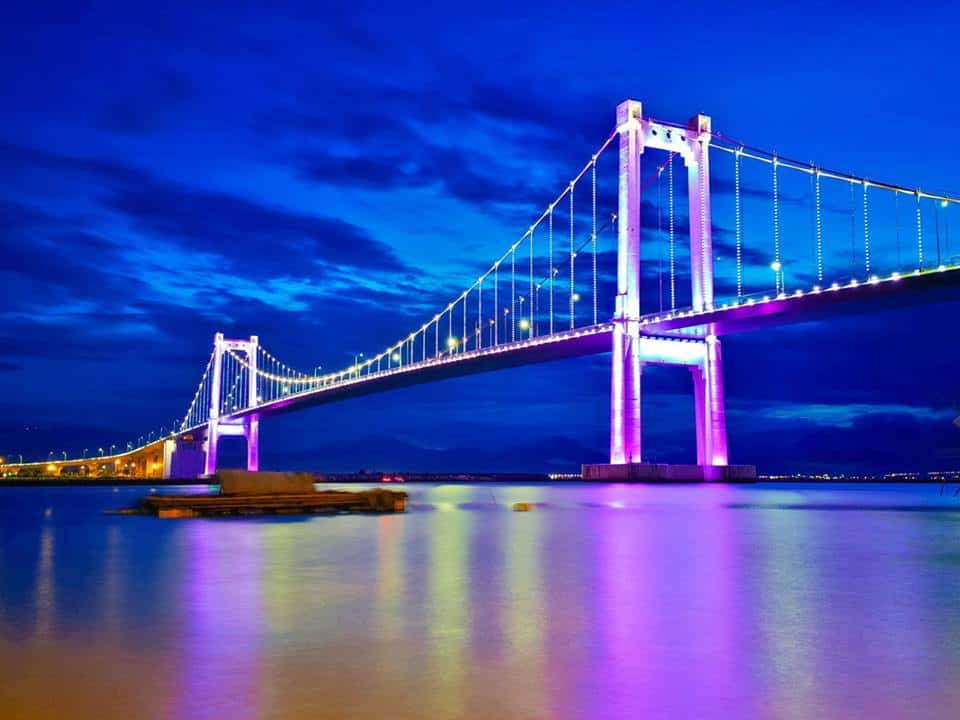Cầu Thuận Phước và ánh đèn về đêm (Nguồn: Internet).
