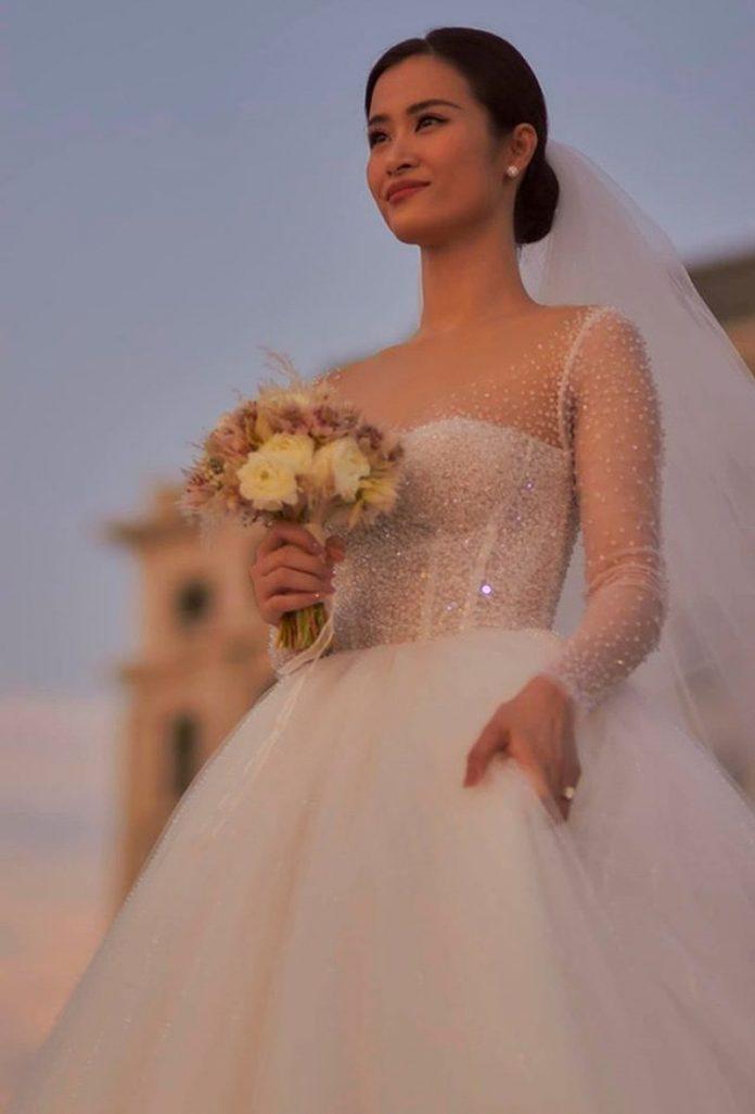 Chiếc váy cưới lộng lẫy của nàng ca sĩ (Nguồn ảnh: Internet).