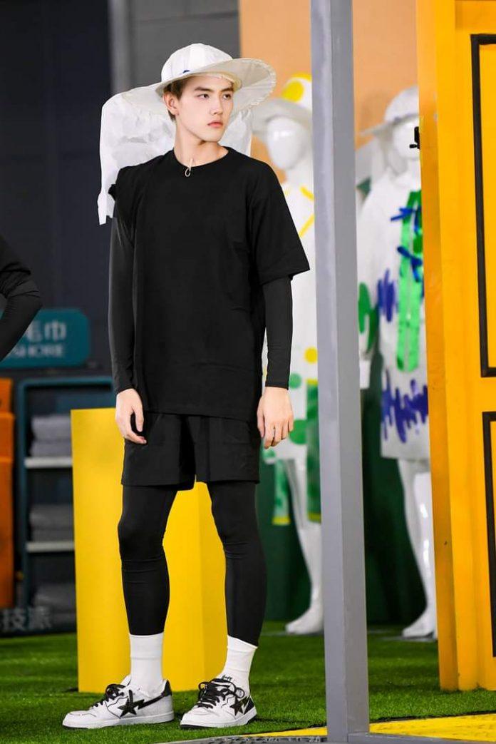 Trần Phi Vũ trên show tạp kĩ (Nguồn: Internet). Trần Phi Vũ trên show tạp kĩ (Nguồn: Internet).