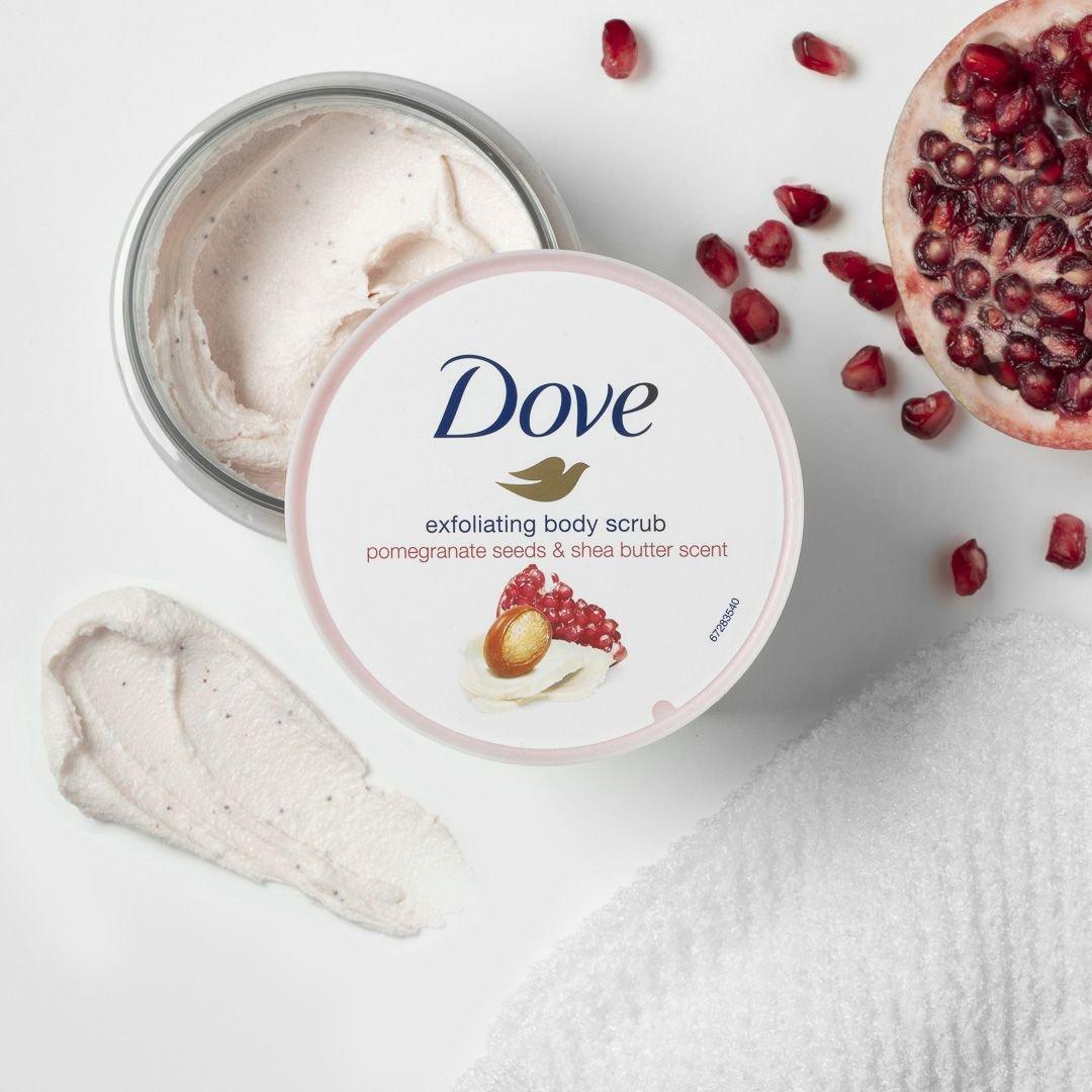 Tẩy da chết Dove Exfoliating Body Polish lựu đỏ là phiên bản hot nhất (nguồn: Internet).