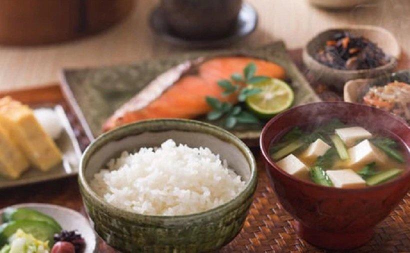 Các món ăn thường ngày của người Nhật rất ưa chuộng phương pháp chế biến hạn chế dầu mỡ như luộc, hấp (Ảnh: Internet).