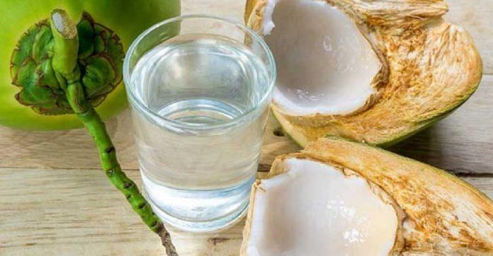 Một cốc nước dừa cung cấp rất nhiều dưỡng chất tốt cho cơ thể (Ảnh: Internet).