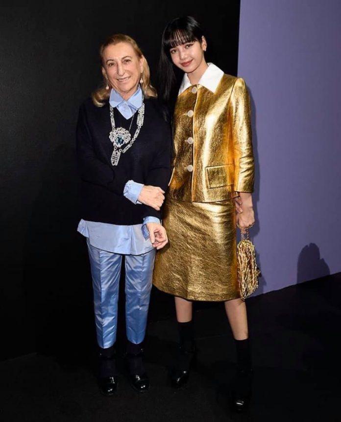 Sau buổi biểu diễn, cô đã gặp gỡ nhà thiết kế Miuccia Prada để có cơ hội chụp ảnh nhanh (Nguồn: Internet)