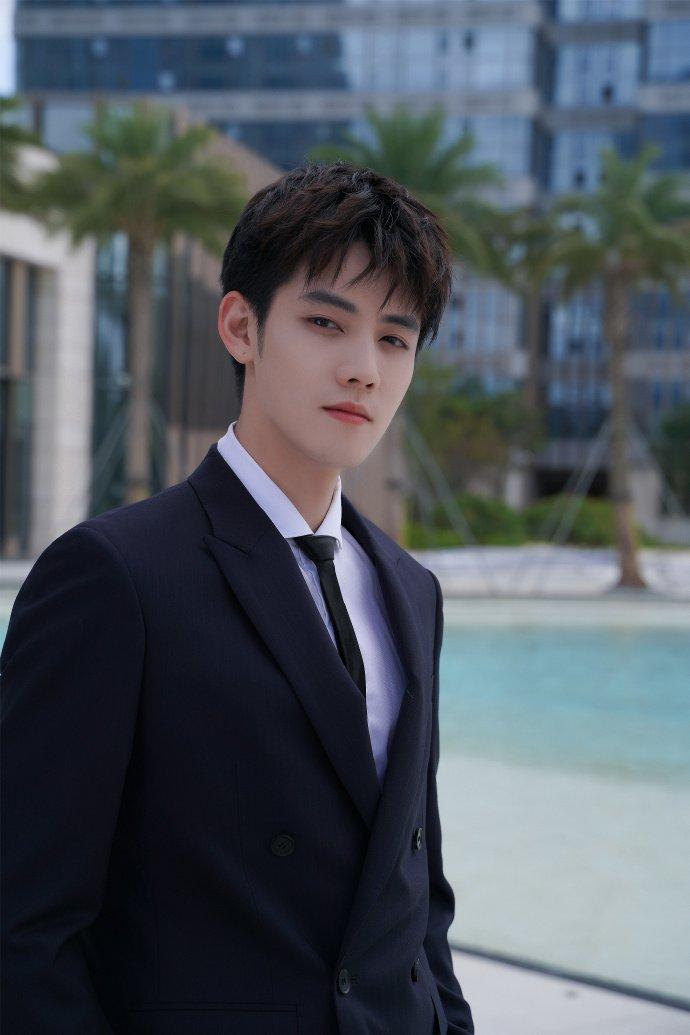Nhậm Hào có vẻ ngoài vô cùng điển trai -ảnh: internet