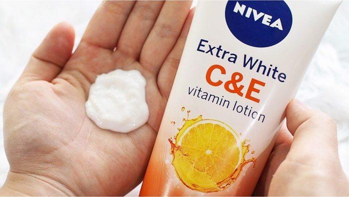 Sữa dưỡng thể Nivea Extra White Vitamin C & E Lotion với kết cấu thấm nhanh vào da ( Nguồn: internet)