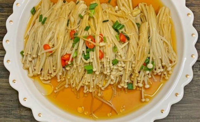 Nấm kim châm sốt tỏi rất dễ thực hiện tại nhà (Nguồn: Internet)