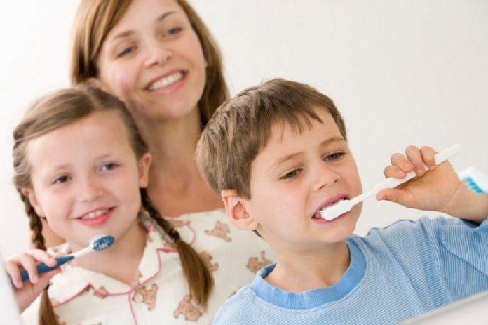 Không nên để bàn chải đánh răng gần các thiết bị vệ sinh (Ảnh: Internet).