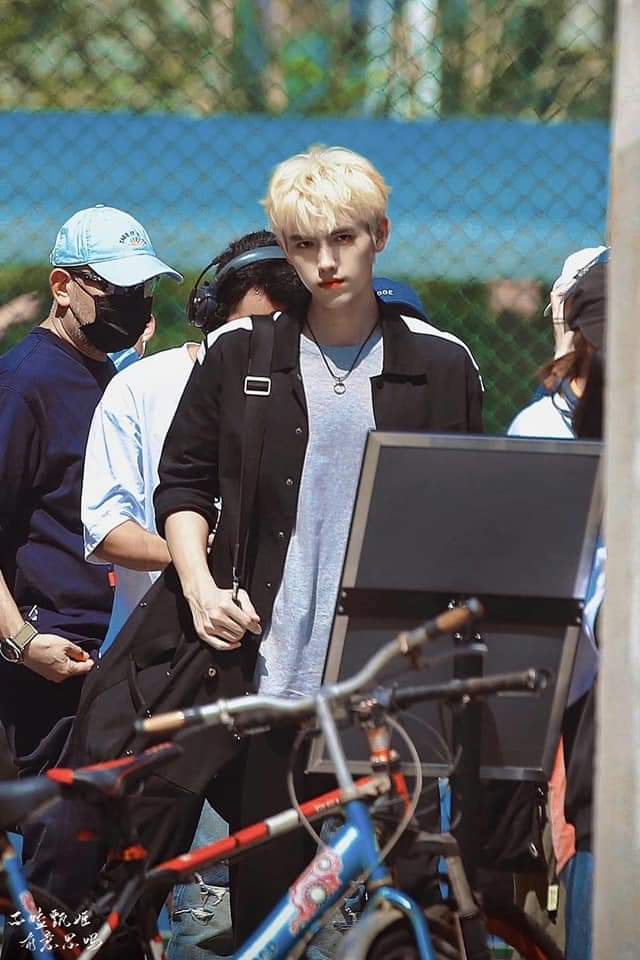 Trang phục đơn giản vẫn không làm giảm khí chất "soái ca" của Trần Phi Vũ (Nguồn: Internet). Trang phục đơn giản vẫn không làm giảm khí chất "soái ca" của Trần Phi Vũ (Nguồn: Internet).