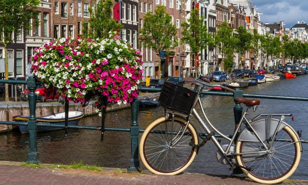 Xe đạp là một trong những phương tiện phổ biến ở Hà Lan (Nguồn: Internet)