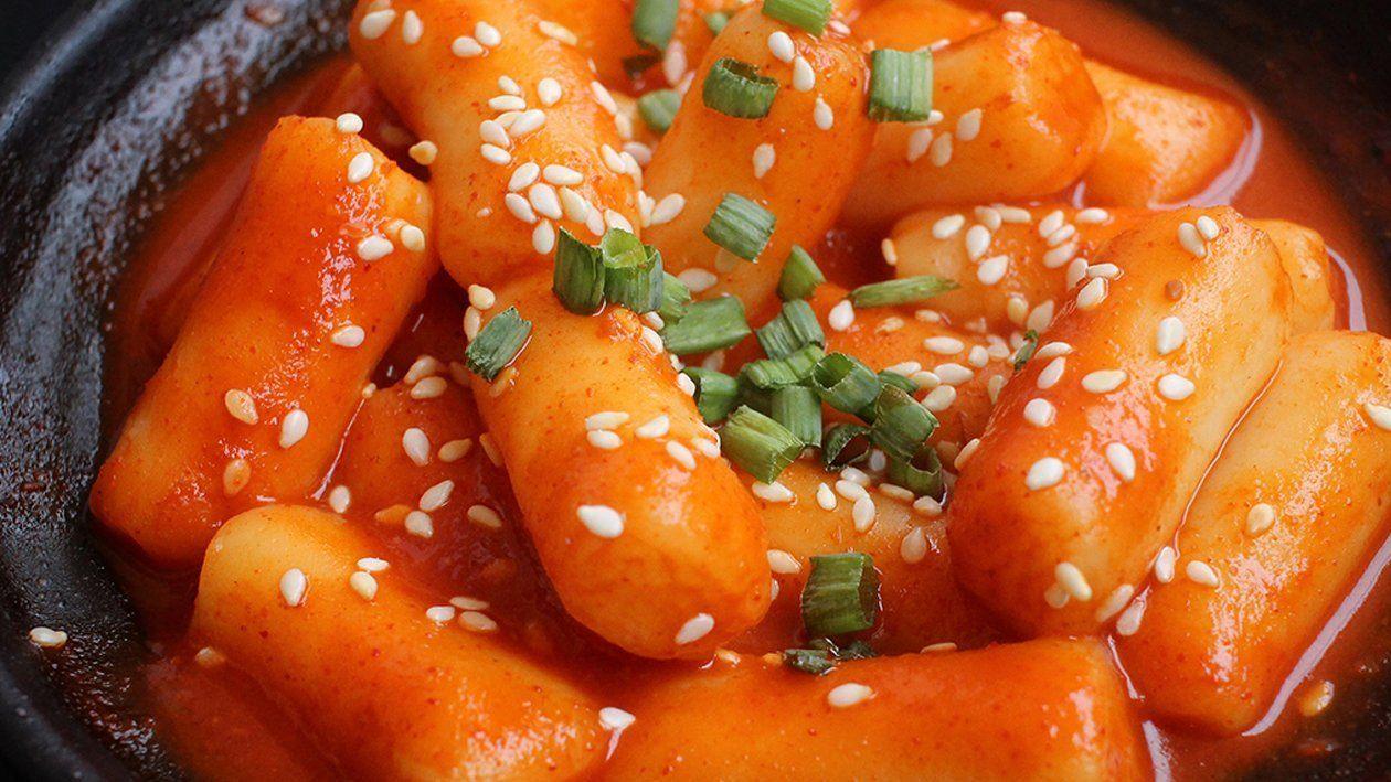 Tổng hợp 10 món ăn đặc trưng mà bạn phải thử khi đến Hàn Quốc ẩm thực Hàn Quốc Bulgogi các món ăn mà bạn phải thử khi đến Hàn Quốc cơm trộn gà hầm sâm Kim Chi Mì lạnh miến trộn món ăn món ăn Hàn Quốc Samgyeopsal Sundae Tteokbokki