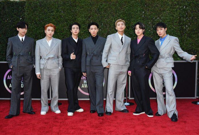 BTS xuất hiện đầy lịch lãm, hút hồn bao ánh mắt tại American Music Awards 2021 (Ảnh: Internet)