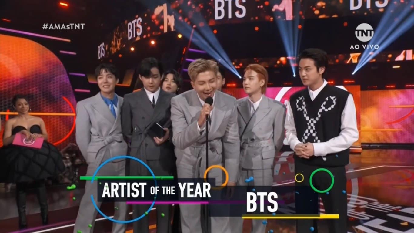 BTS xuất sắc giành chiến thắng "Nghệ sĩ của năm" (Ảnh: Internet)