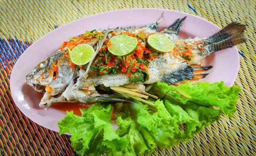 Pla Nueng Manow - Cá Hấp Sốt Chanh Cay là món ăn ngon tại Thái (Nguồn: Internet)