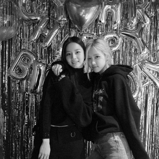 Hyeri (Girl's Day) và Rosé (BLACKPINK) là những người bạn bè thân thiết của nhau. (Nguồn: Internet)